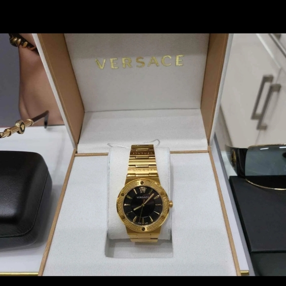 Versace Watch Limited Style - Picture 3 of 3